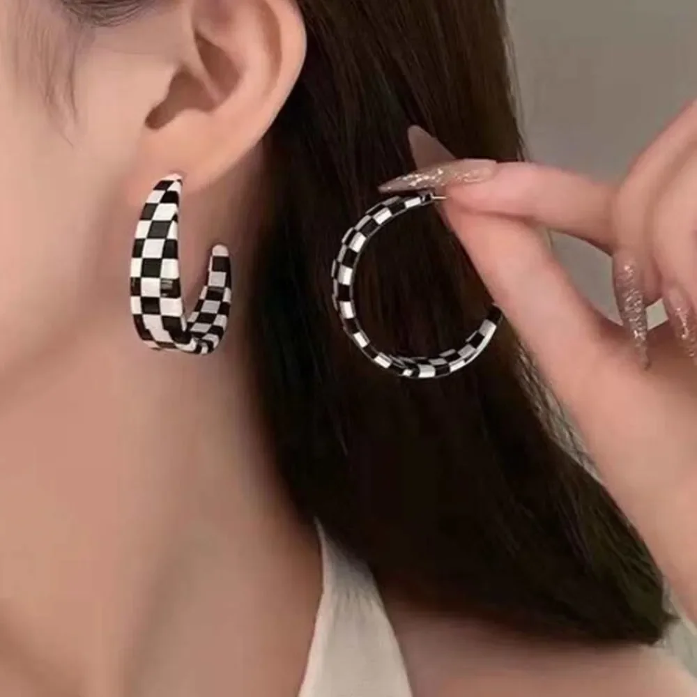 3for$20 1pair Black & White Checkerboard Pattern Simple C Shaped Hoop Earrings